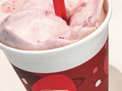 草莓芝士蛋糕粒暴风雪-DQ·蛋糕·冰淇淋(苏宁店)