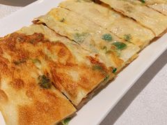 鸡蛋葱花飞饼-大铁勺新津菜(东丽阳光新业广场店)