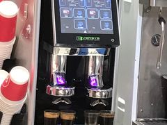 -85度C(生甜甜圈研究工坊·上海平凉店)