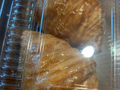 爆浆芝士牛角包-六贤记(文三店)