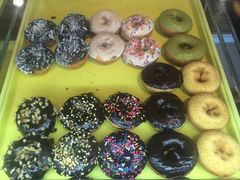 -Winchell's Donuts House