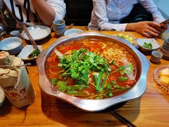 -野山舂·贵州现舂酸汤火锅(鸿通城店)