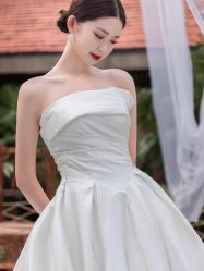 -曼青婚纱礼服馆