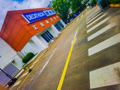 -迪卡侬运动专业超市-停车场