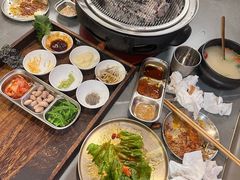 -围炉肉舍•炭烤活鳗•丹东海鲜烤肉(步行街店)