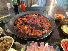 锅底颜色真的很赞-肥龙火锅(南坪店)
