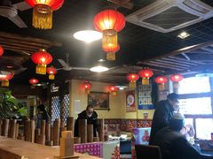 大堂-靠山屯东北农家菜(八龙桥雅苑店)