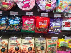 -名创优品(北京新中关购物中心地铁层店)