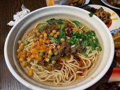 -爆炸头阿姨小四川正宗川味小吃(无任何分店)