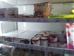 自助取餐区-全家便利店(车站南路店)