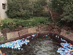 -田园东方蜜桃村的田野营地