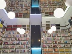 -钟书阁(松江泰晤士小镇店)