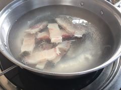 鱼骨-正能量脆肉鲩火锅