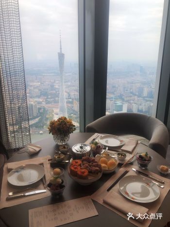 必须一人一份套餐。结果吃不下剩下许多