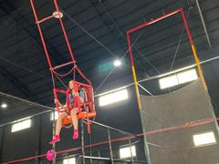 -嘿哟动霸CHUA·新潮玩运动娱乐中心·蹦床滑冰团建乐园