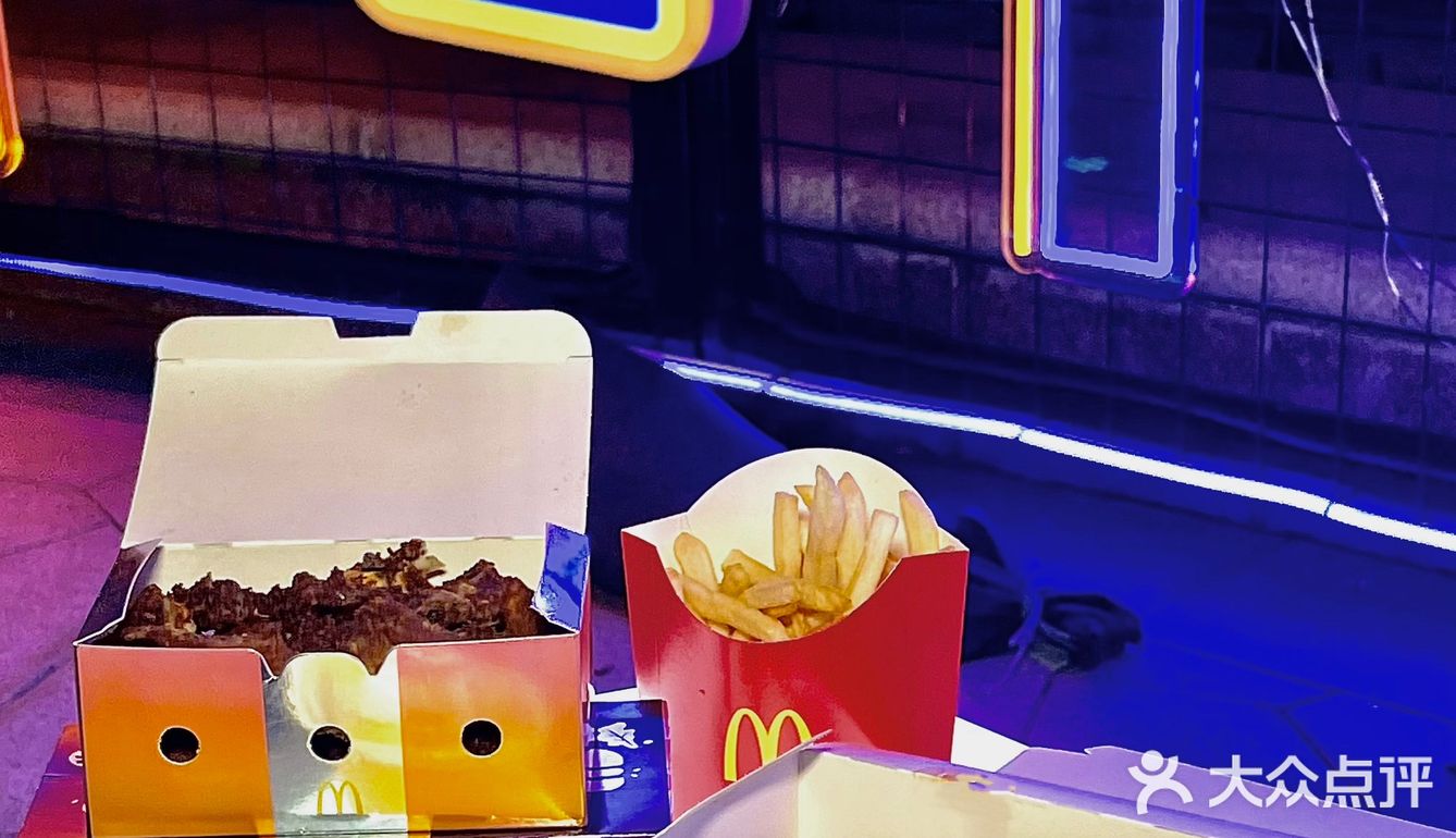 亮马河麦麦夜市登场🍔和麦当劳叔叔一起游船