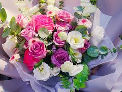 -何兮花店·气球派对鲜花店(马桥银春路万科城店)