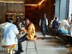 等位区-星巴克臻选(南京艾尚天地店)