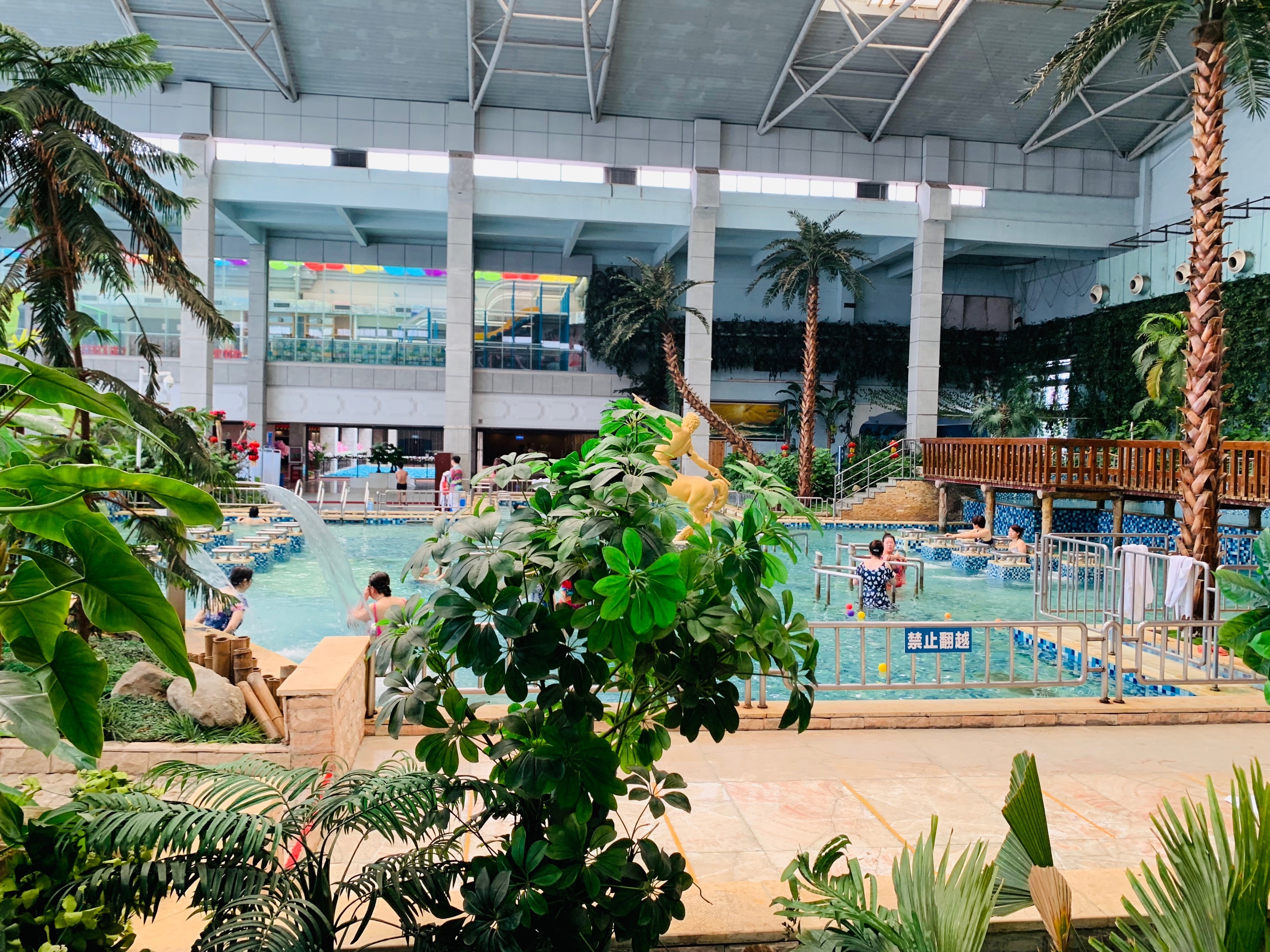 这是位于西安咸阳区的一个老牌温泉度假村