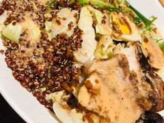 鸡肉藜麦蘑菇沙拉-峨嵋小镇·川菜(正定朗华店)