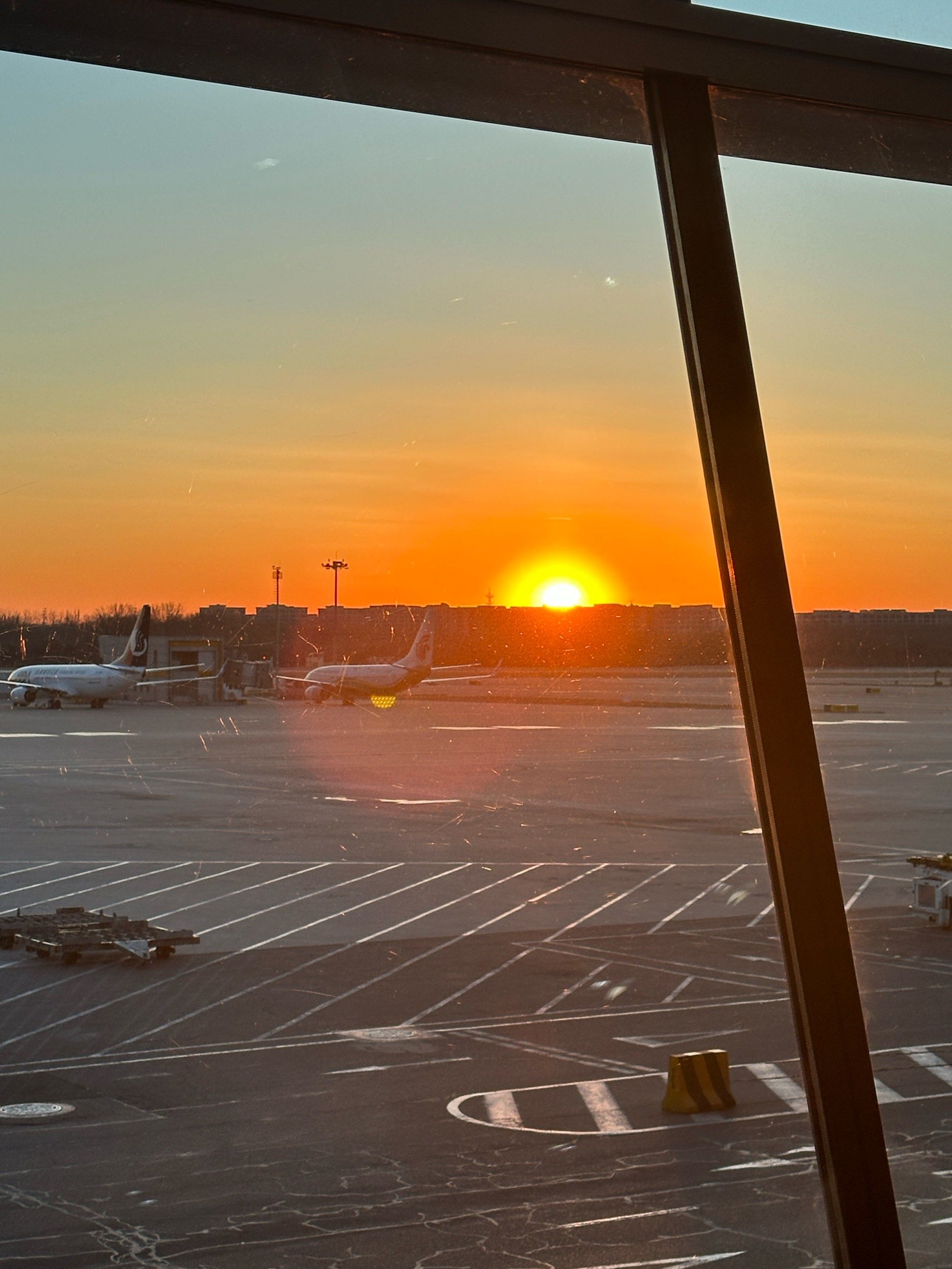 在机场的日出!