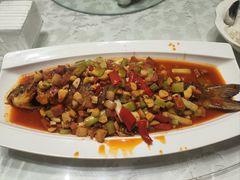 -土砂锅生态山庄·非遗砂锅雅鱼