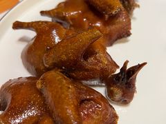 玻璃皮润烧乳鸽-北京厨房(西安SKP店)