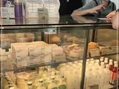 面包甜点陈列柜-喜茶(广州番禺奥园广场店)