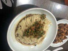 开洋葱油拌面-裕兴记•蟹黄面馆(人民广场店)