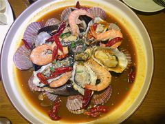 一锅又麻又辣海鲜-船歌·鱼水饺青岛菜(金狮广场店)
