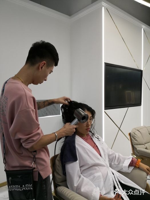 MYYF SALON烫发染发图片