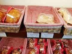 -红宝石·鲜奶小方·海派西点房(莘庄龙之梦店)