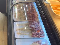 -哈尔滨小酒馆·鲜肉现穿自助烧烤(康新花园店)