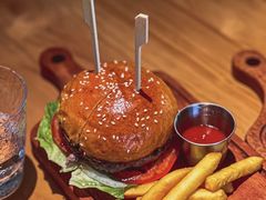 -三勾JJJ Burger&Coffee(梅溪湖店)