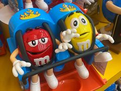 -m豆巧克力世界(上海世茂广场店)