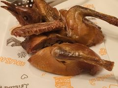 脆皮乳鸽-青岛海景花园大酒店·白果树餐厅青岛菜