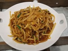 酸萝卜炒粉-哈啾嗨·新概念蒙餐(红星新城店)