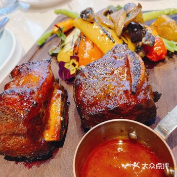 「慢煮牛肋排」这道菜非常的惊艳 肉质非常的嫩