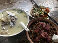 鹅乸腊肠煲仔饭-阳江河堤老牌曾记美食