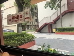 -必胜客(上海华谊新所店)