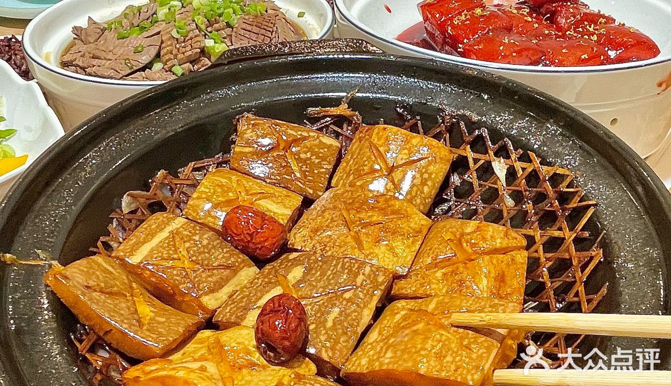 邯郸是真颠儿啊！！！吃个饭还带把脉……绝了！