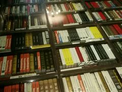 -钟书阁(松江泰晤士小镇店)