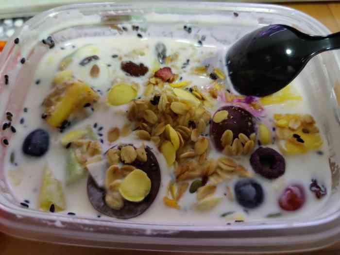 鲜果大咖酸奶水果捞(科技街店)-"月初加班,小伙伴帮忙订的水果捞,一看