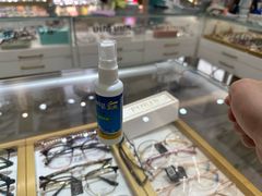 -美式眼镜·授权蔡司.依视路.尼康.豪雅.明月(人民广场店)