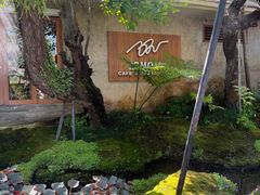 -Chom Cafe and Restaurant