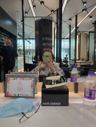 -HAIR CORNER