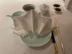 餐具摆设-金陵饭店·梅苑