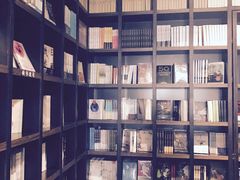 -钟书阁(松江泰晤士小镇店)