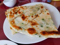 葱花饼-北京龙庆四季香农家饭庄·灶台鱼·碳烤虹鳟鱼(龙庆峡店)