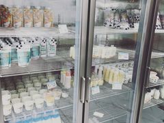 面包甜点陈列柜-白色日记·手作酸奶(麦凯乐店)